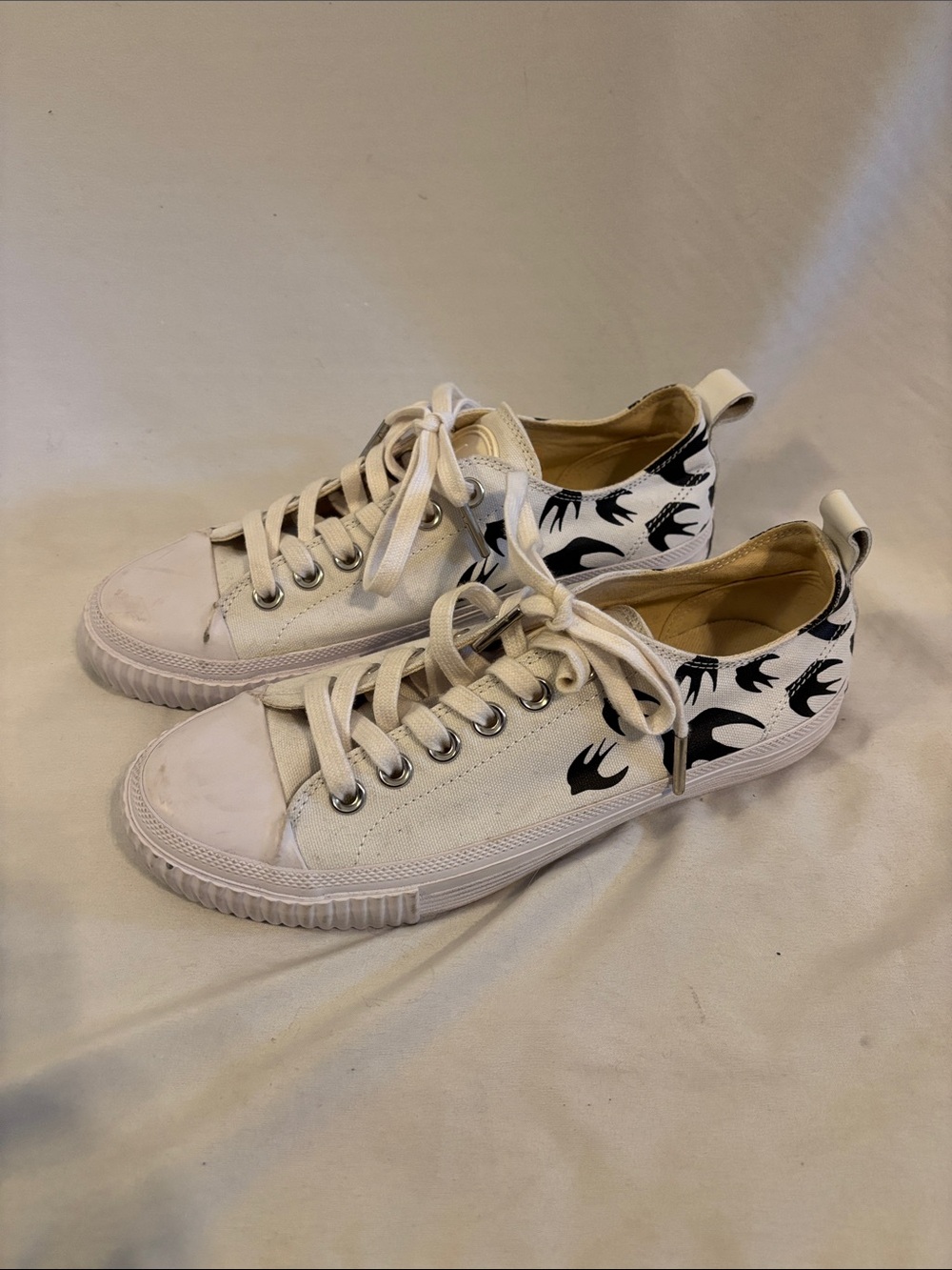 McQ Alexander McQueen White/Black Swallow Printed Low-Top Sneakers 38